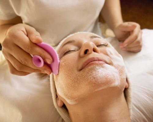 masseur-doing-facial-massage-to-beautiful-young-cl-2026-01-07-00-35-05-utc
